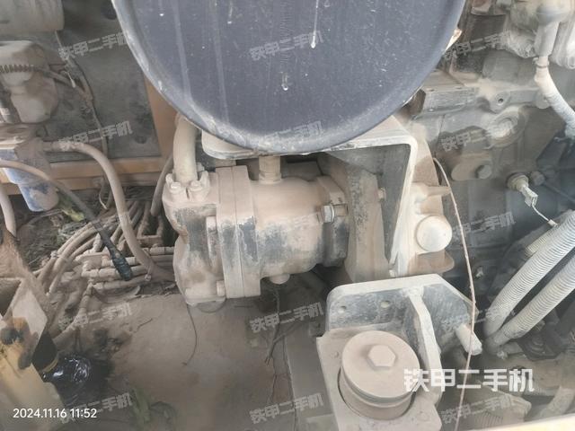 液壓泵艙室正面整體(整機外觀) 液壓泵艙室正面整體(整機外觀)