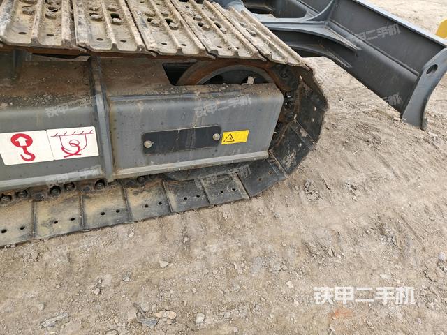 左驅(qū)動輪（行走機構(gòu)）