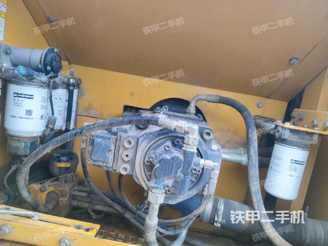 液壓泵艙室正面整體（整機(jī)外觀）