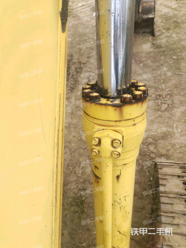 大臂油缸整體?豎拍（工作和回轉(zhuǎn)裝置）