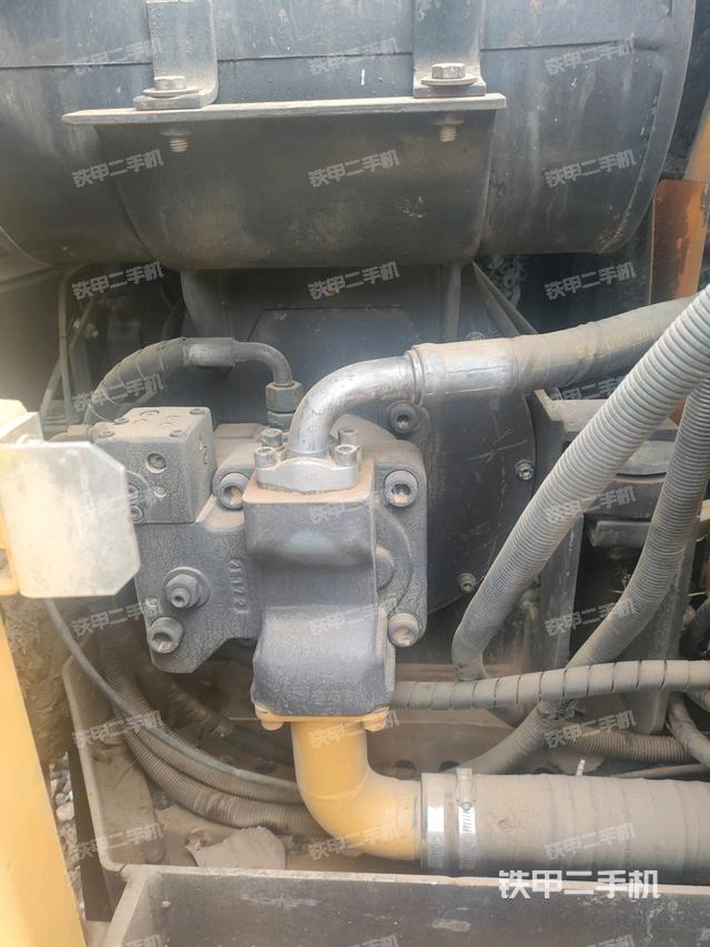 液壓泵艙室正面整體（整機(jī)外觀）