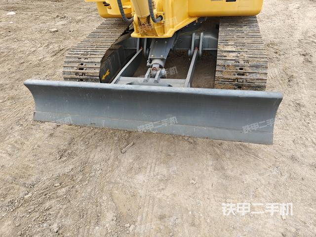 轉(zhuǎn)盤和下車架正前（工作和回轉(zhuǎn)裝置）