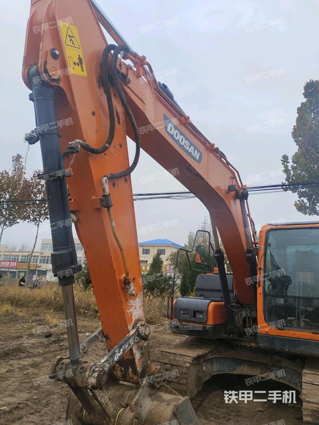 小臂整體左后(工作和回轉(zhuǎn)裝置) 小臂整體左后(工作和回轉(zhuǎn)裝置)