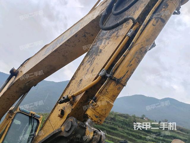 小臂整體左后(工作和回轉(zhuǎn)裝置) 小臂整體左后(工作和回轉(zhuǎn)裝置)