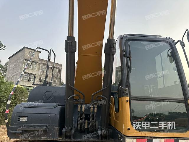 大臂根部?斜視(工作和回轉裝置) 大臂根部?斜視(工作和回轉裝置)