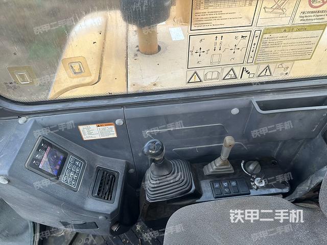 駕駛室頂部（整機外觀）