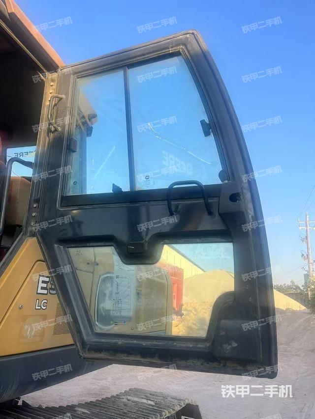 座椅右側(cè)控制臺(tái)/鑰匙門(mén)/油門(mén)/含右手柄（駕駛室部分）