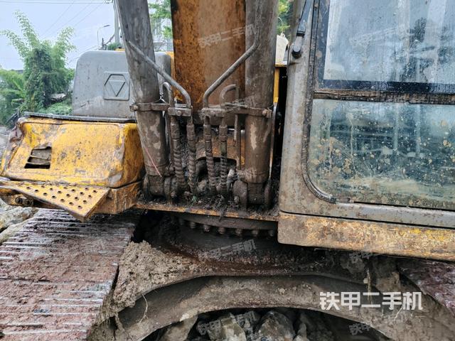 大臂油缸整體?豎拍(工作和回轉(zhuǎn)裝置) 大臂油缸整體?豎拍(工作和回轉(zhuǎn)裝置)