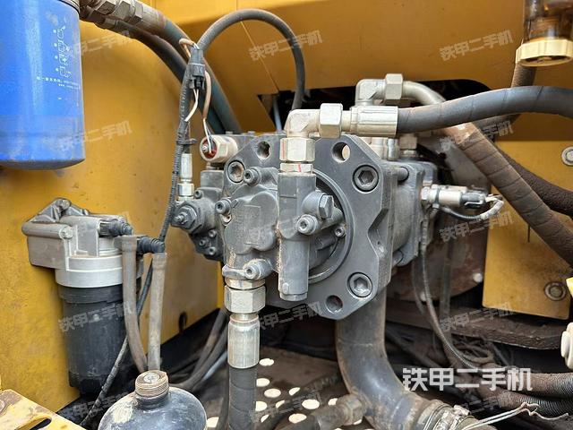 液壓泵艙室正面整體(整機(jī)外觀) 液壓泵艙室正面整體(整機(jī)外觀)