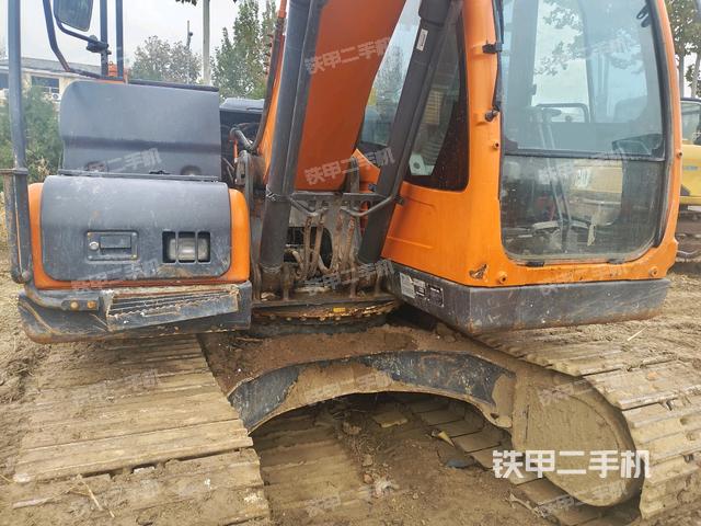 大臂根部?斜視(工作和回轉(zhuǎn)裝置) 大臂根部?斜視(工作和回轉(zhuǎn)裝置)