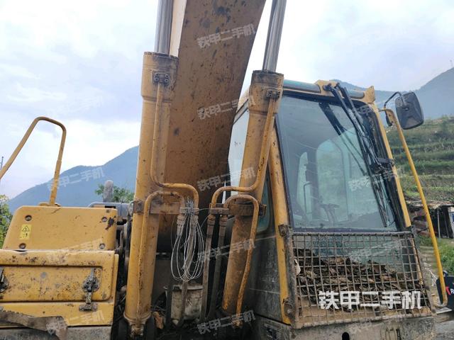 大臂油缸整體?豎拍(工作和回轉(zhuǎn)裝置) 大臂油缸整體?豎拍(工作和回轉(zhuǎn)裝置)