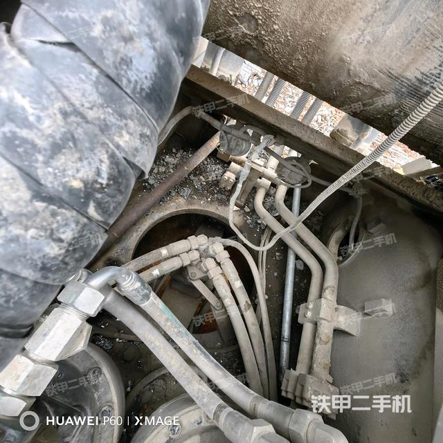 中央回轉(zhuǎn)接頭特寫（上車部件）