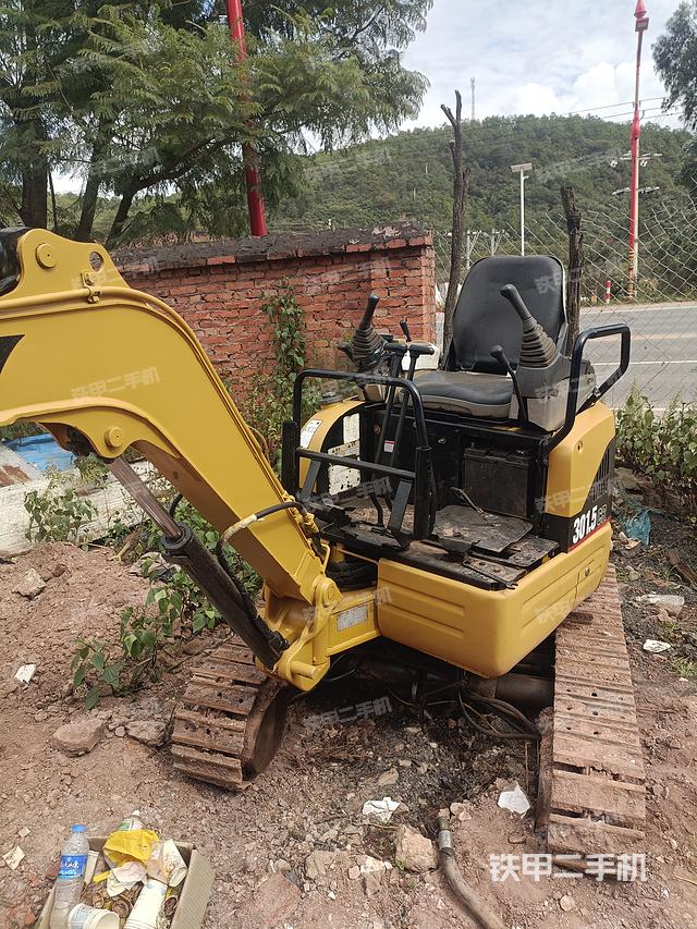 駕駛室頂部（整機外觀）