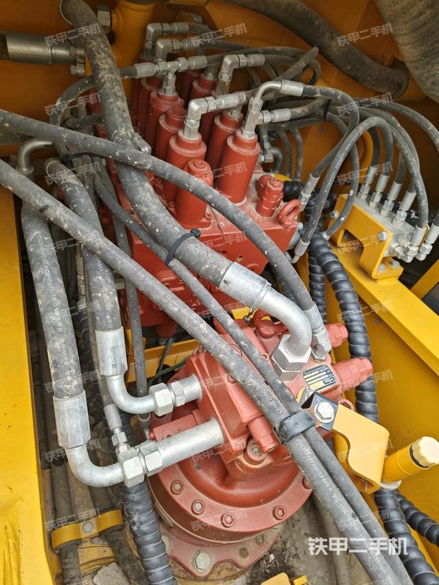 回轉(zhuǎn)馬達（上車部件）