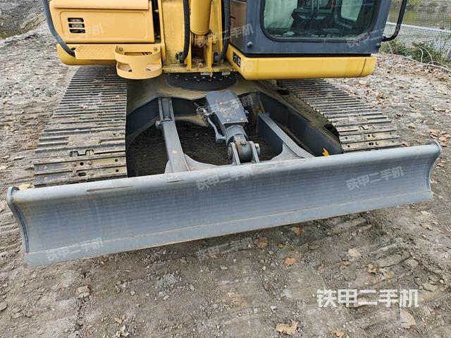 轉(zhuǎn)盤(pán)和下車(chē)架正前(工作和回轉(zhuǎn)裝置) 轉(zhuǎn)盤(pán)和下車(chē)架正前(工作和回轉(zhuǎn)裝置)