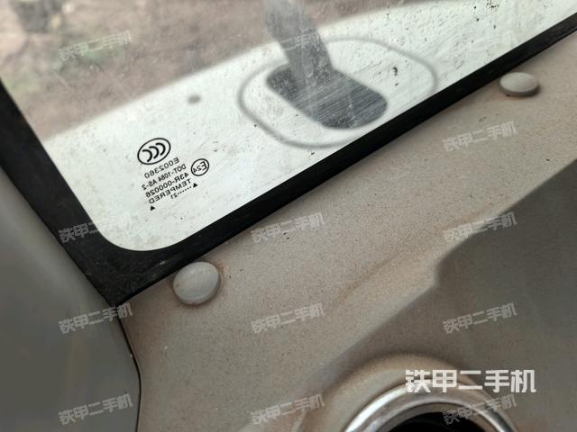 后窗玻璃角標（駕駛室部分）