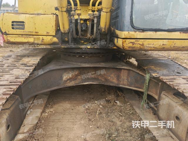 轉(zhuǎn)盤和下車架正前（工作和回轉(zhuǎn)裝置）