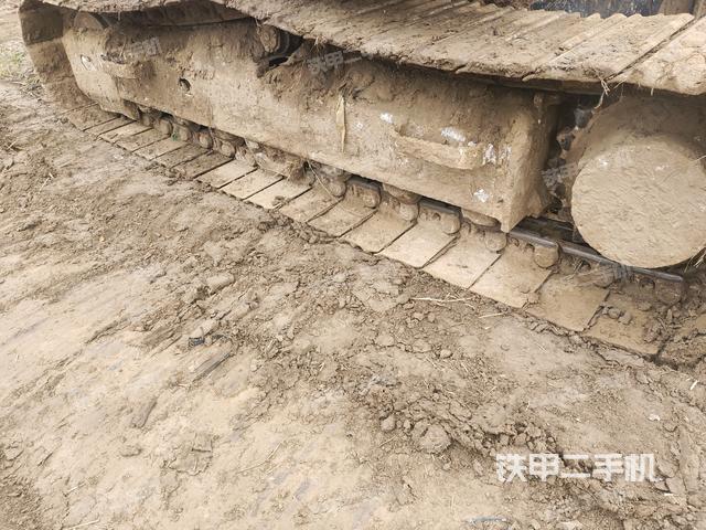 左側(cè)履帶整體?(行走機(jī)構(gòu)) 左側(cè)履帶整體?(行走機(jī)構(gòu))