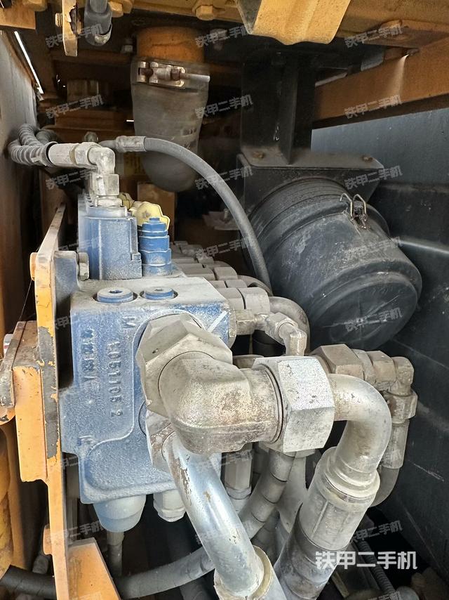 回轉(zhuǎn)馬達(dá)和主控閥（整機外觀）