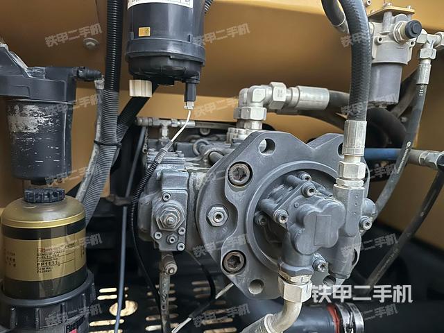 散熱器正面(大件艙室) 散熱器正面(大件艙室)