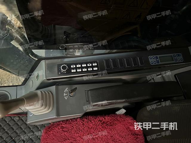 后窗玻璃角標(駕駛室部分) 后窗玻璃角標(駕駛室部分)