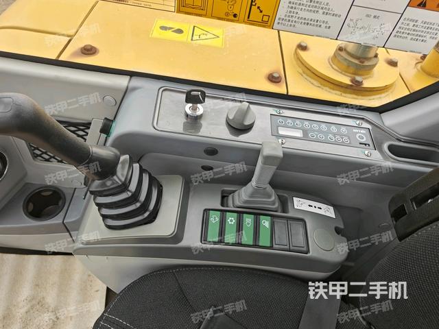 座椅右側(cè)控制臺/鑰匙門/油門/含右手柄（駕駛室部分）