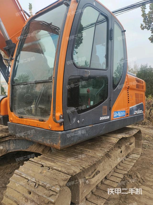 駕駛室左前45度(駕駛室部分) 駕駛室左前45度(駕駛室部分)