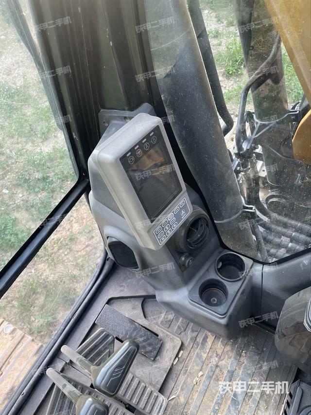 后窗玻璃角標（駕駛室部分）