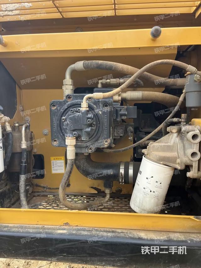 液壓泵艙室正面整體（整機(jī)外觀）