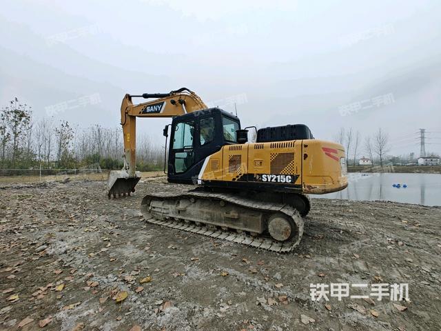 三一重工SY215C挖掘机的设备实拍-第1张实拍照片