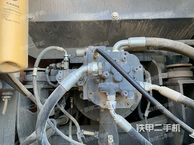 液壓泵艙室正面整體(整機(jī)外觀) 液壓泵艙室正面整體(整機(jī)外觀)