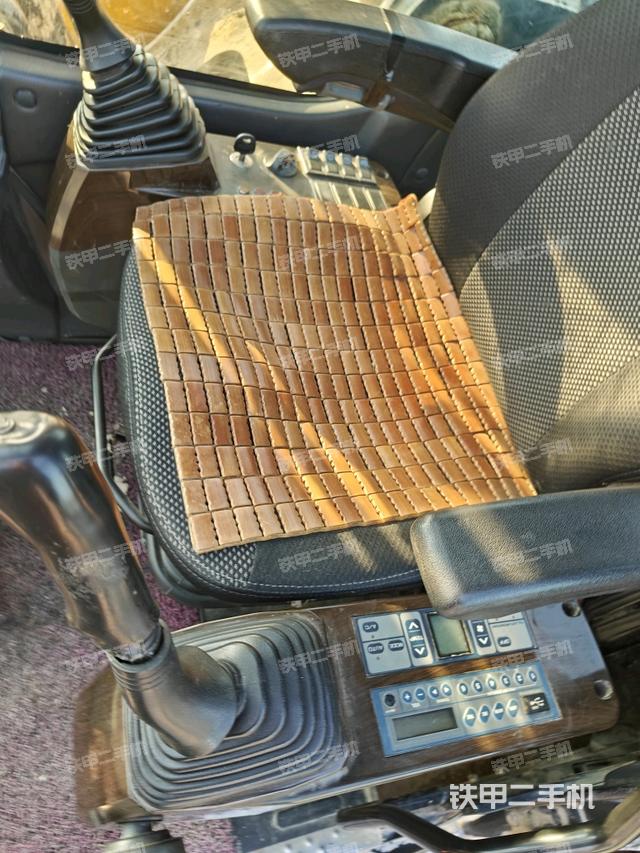 左后方玻璃角標(駕駛室部分) 左后方玻璃角標(駕駛室部分)