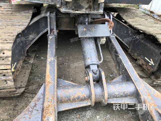 轉(zhuǎn)盤和下車架正前(工作和回轉(zhuǎn)裝置) 轉(zhuǎn)盤和下車架正前(工作和回轉(zhuǎn)裝置)