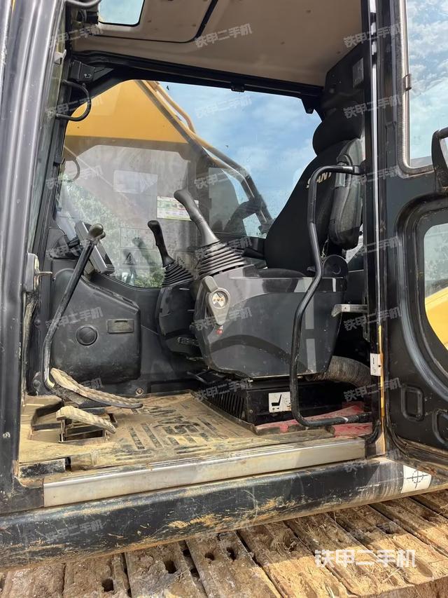 駕駛室整體（整機(jī)外觀）