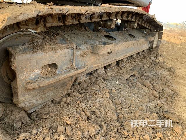 單側(cè)履帶整體(整機(jī)外觀) 單側(cè)履帶整體(整機(jī)外觀)