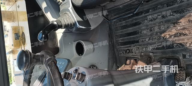 駕駛室整體(整機(jī)外觀) 駕駛室整體(整機(jī)外觀)