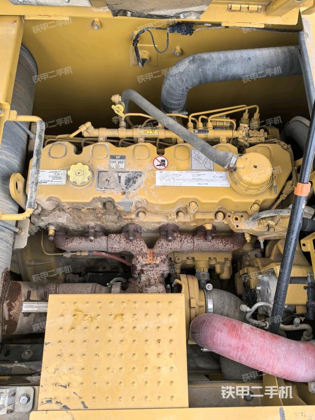 發(fā)動(dòng)機(jī)室（上車部件）