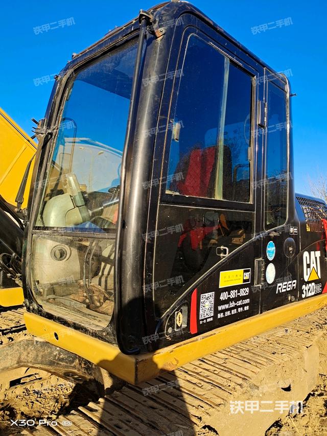 駕駛室整體(整機(jī)外觀) 駕駛室整體(整機(jī)外觀)