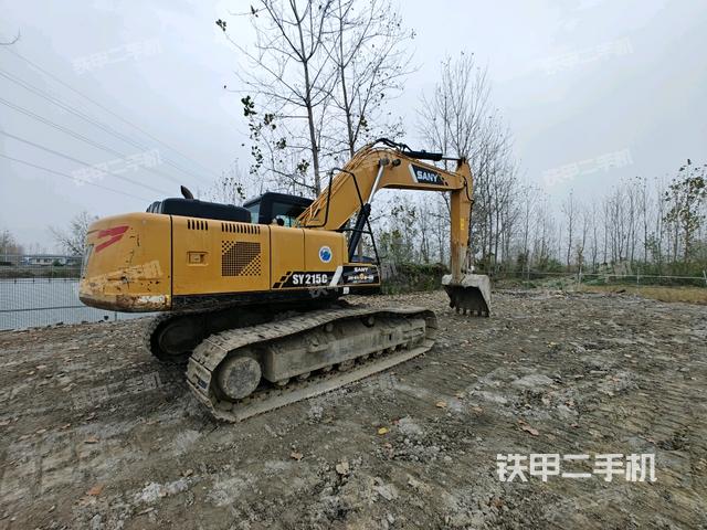 三一重工SY215C挖掘机的设备实拍-第3张实拍照片