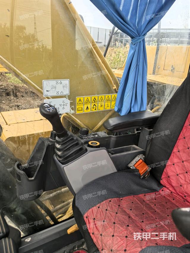 座椅右側(cè)控制臺/鑰匙門/油門/含右手柄（駕駛室部分）