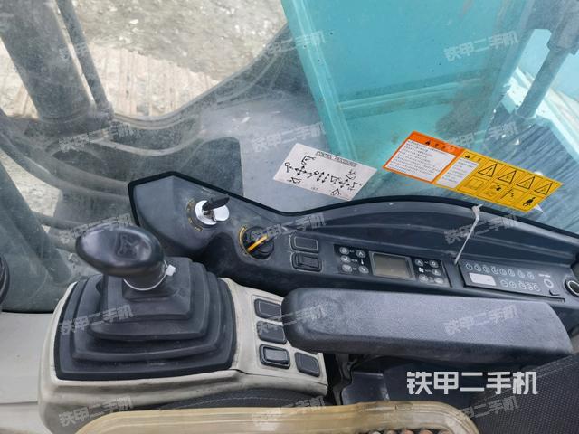 座椅右側(cè)控制臺/鑰匙門/油門/含右手柄(駕駛室部分) 座椅右側(cè)控制臺/鑰匙門/油門/含右手柄(駕駛室部分)
