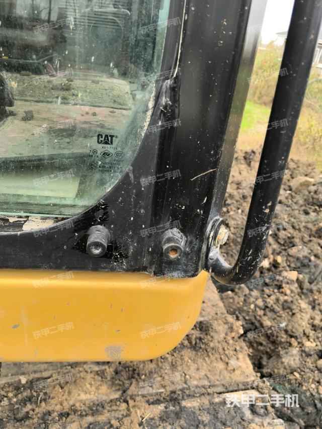 左后方玻璃角標(biāo)（駕駛室部分）