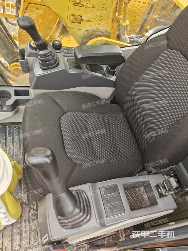 駕駛室左前45度（駕駛室部分）