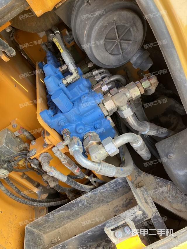 回轉(zhuǎn)馬達和主控閥（整機外觀）