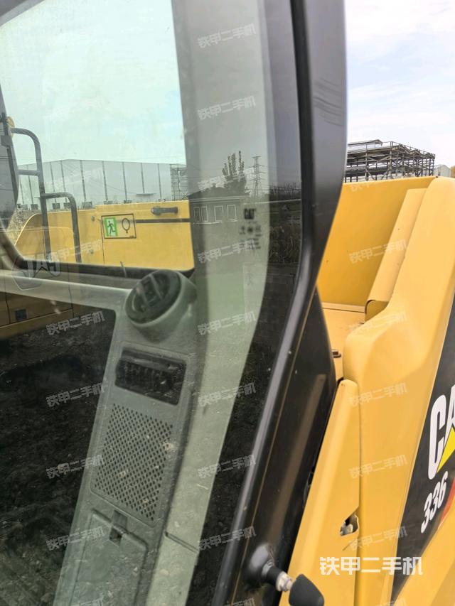 右側(cè)玻璃角標(biāo)（駕駛室部分）