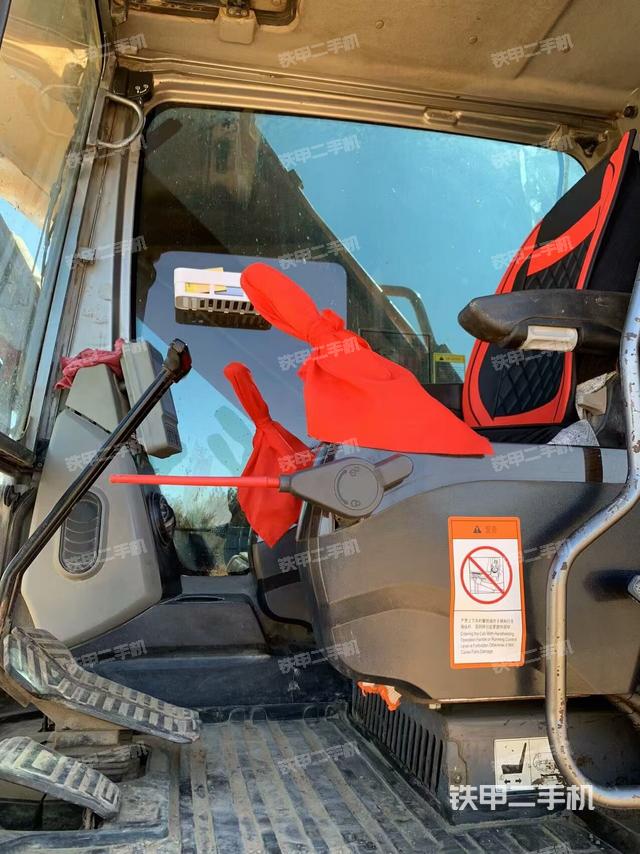 駕駛室整體(整機外觀) 駕駛室整體(整機外觀)