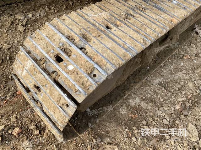 單側(cè)履帶整體(整機(jī)外觀) 單側(cè)履帶整體(整機(jī)外觀)