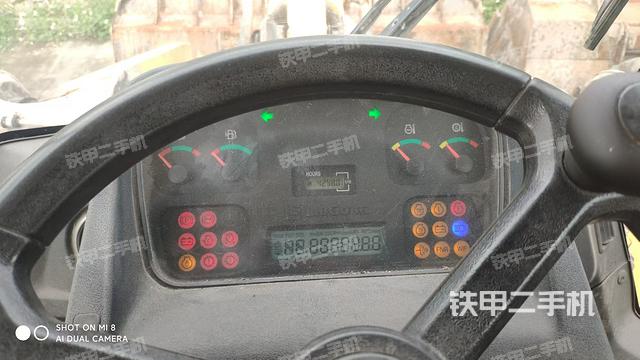 駕駛室操作臺(tái)(整機(jī)外觀及大件) 駕駛室操作臺(tái)(整機(jī)外觀及大件)