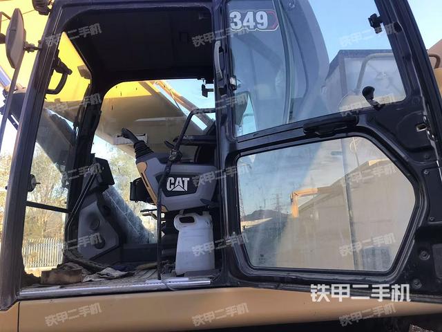 駕駛室整體(整機(jī)外觀) 駕駛室整體(整機(jī)外觀)