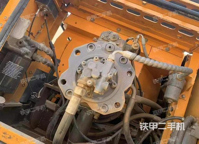 液壓泵艙室正面整體(整機外觀) 液壓泵艙室正面整體(整機外觀)